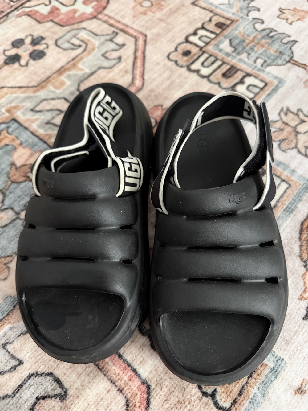 UGG Kids/women Black Puffer Slide Sandals with Logo Back Strap size 6(kids)